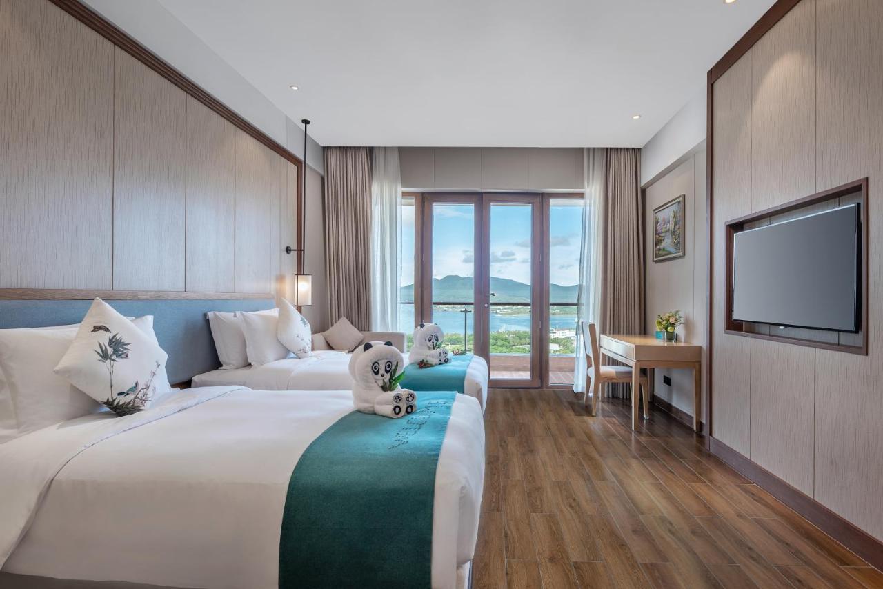 Four seasons дадунхай. Dadonghai Hotel Sanya 5. Отель Харман Резорт Санья 5 звезд. Дадунхай отель Харман. Harman Hotel Sanya 5 Китай.